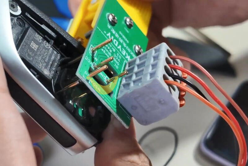 keydiy-clip-attached-to-bmw-key