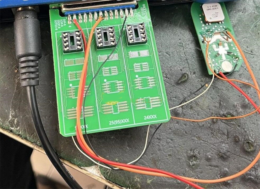 Схема подключения адаптера для программирования ключей VAG 5C 5D