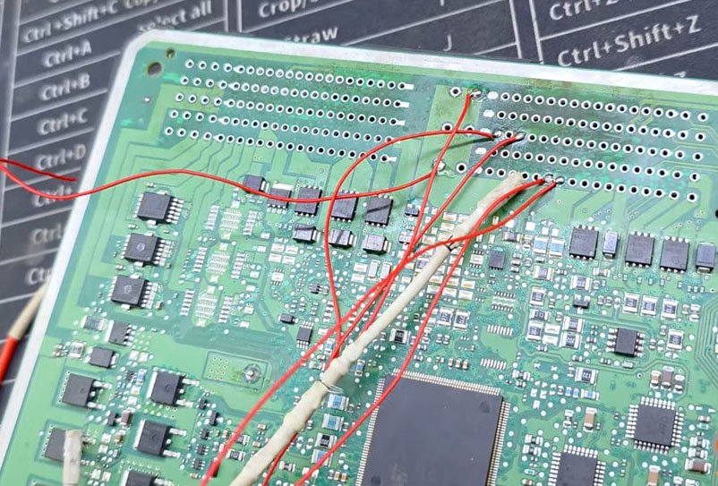 Setting the ECU into boot mode for communication